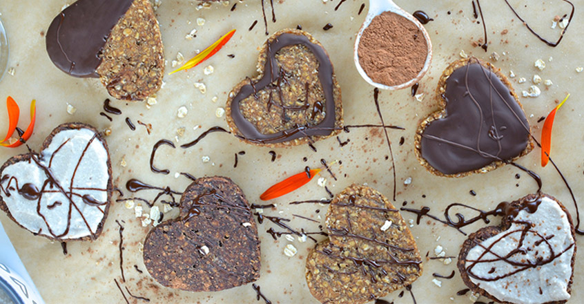 Galletas de avena y banano en forma de corazón