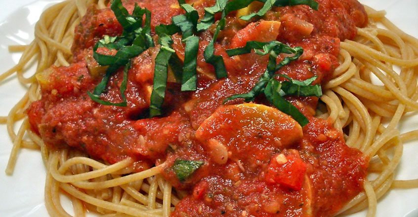 Salsa pomodoro con vegetales de verano