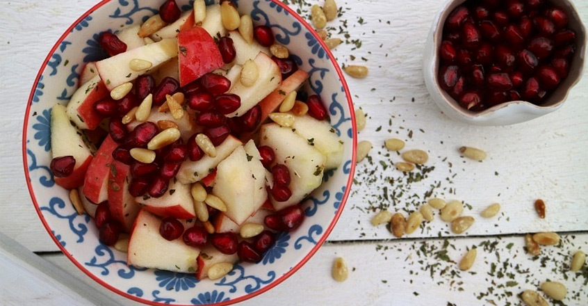 Ensalada de manzana con menta y piñones