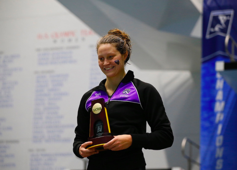 Universitaria campeona de natación Plant Strong (fuertemente basada en plantas, en español) y el legado de su familia basada en plantas