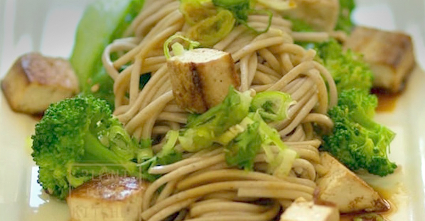 Peanutty Soba Noodles With BBQ Tofu and Broccoli