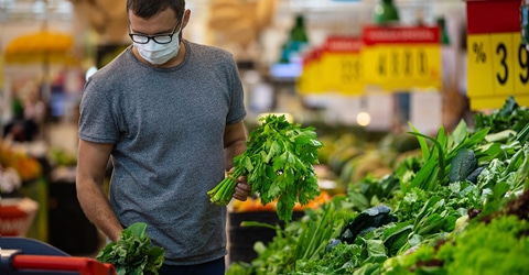 ¿Podría el cambiar nuestras dietas derrotar al COVID-19?